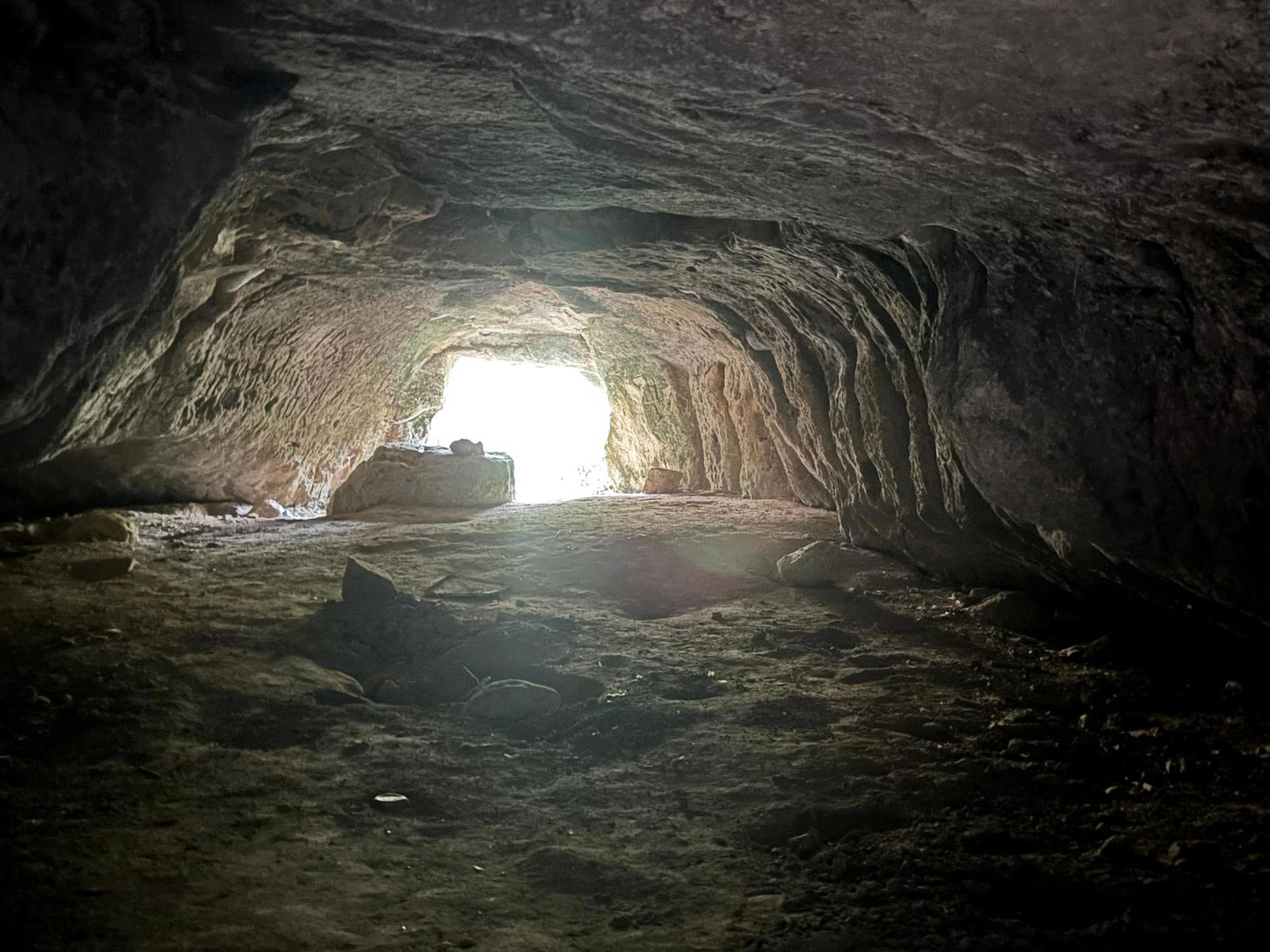 Interior chambers of Għar Ħanżir