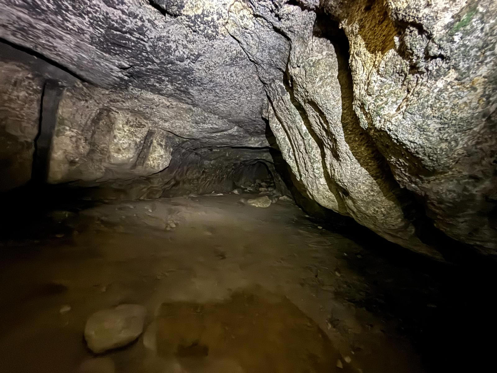 Rear passage inside Għar Ħanżir