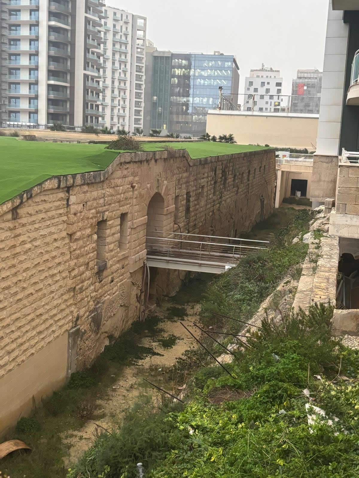 Cambridge Battery, Sliema