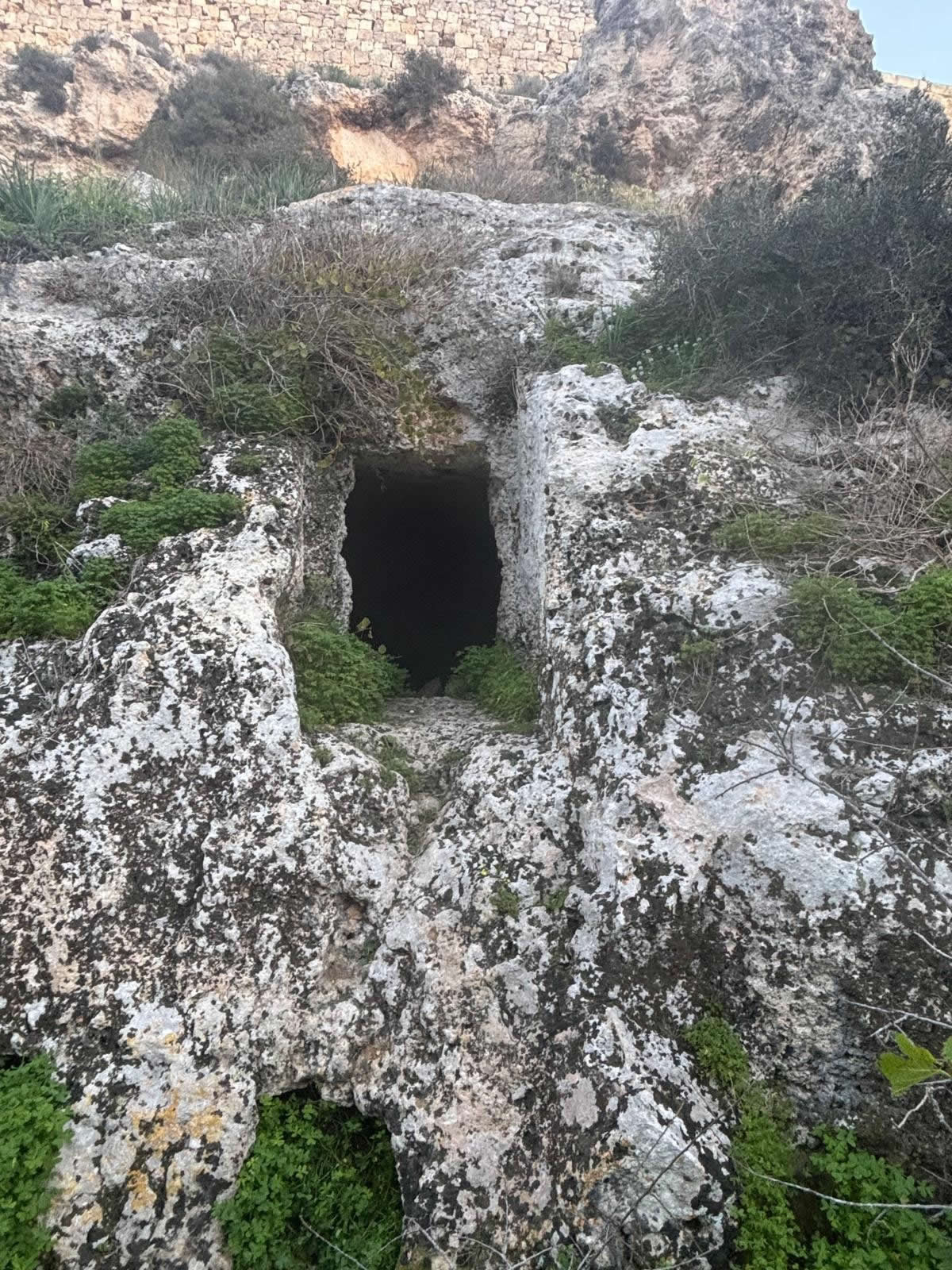 Binġemma Necropolis  (Bingemma Rock-Cut Tombs)