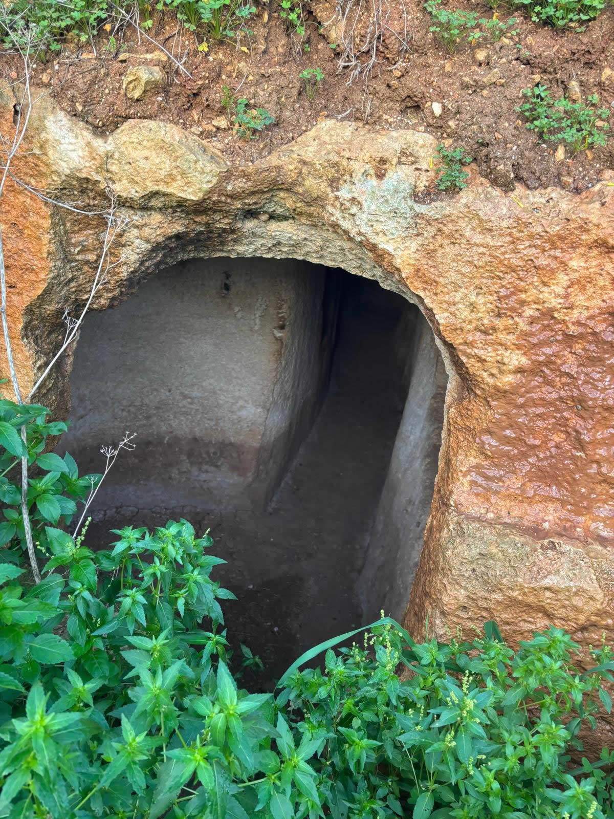 Magħlaq Rock-Cut Tombs (Ħabel l-Abjad), Qrendi