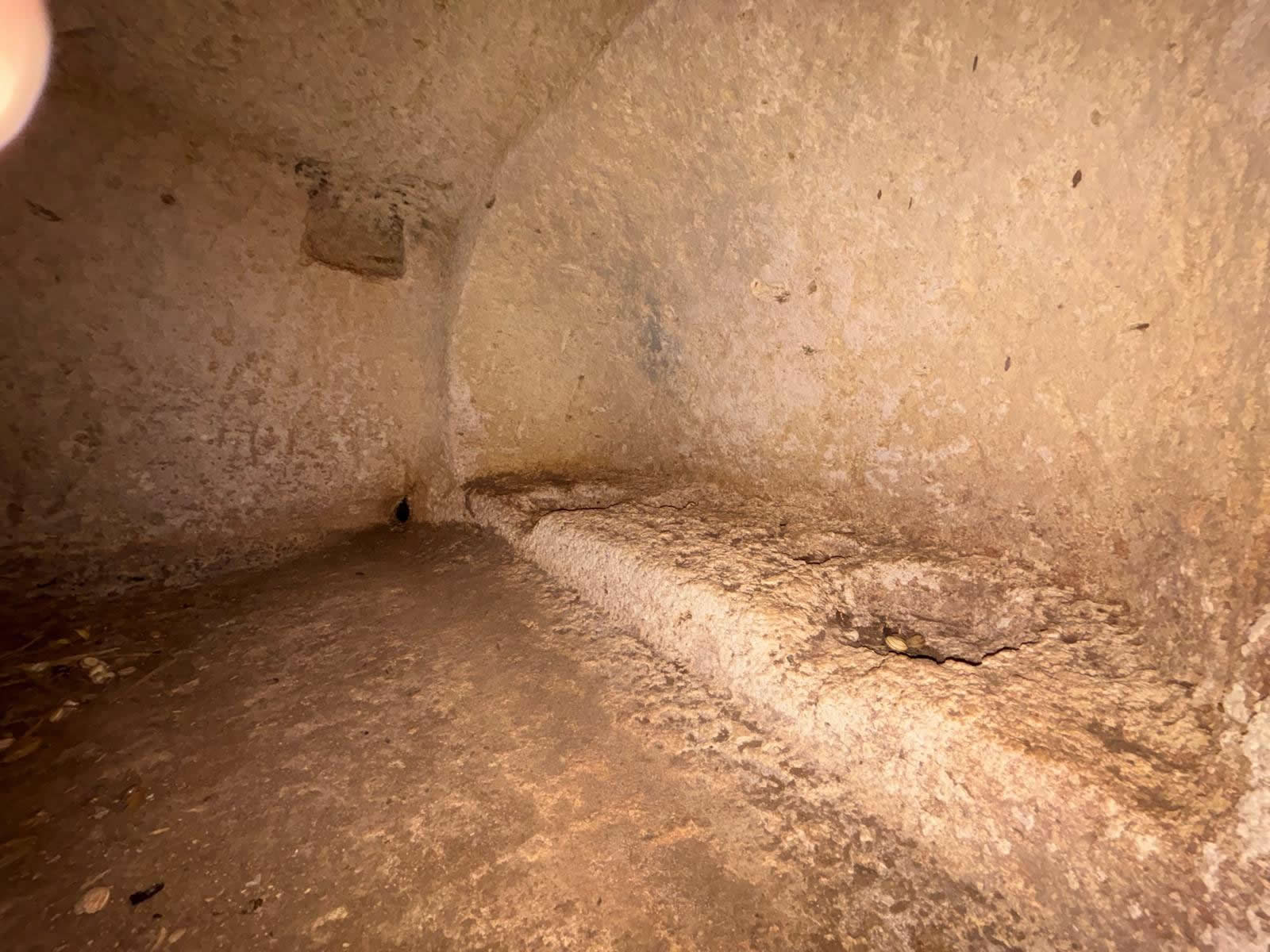 Magħlaq Rock-Cut Tombs (Ħabel l-Abjad), Qrendi