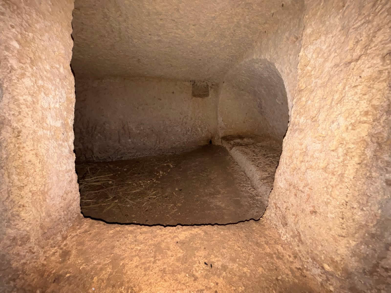 Magħlaq Rock-Cut Tombs (Ħabel l-Abjad), Qrendi
