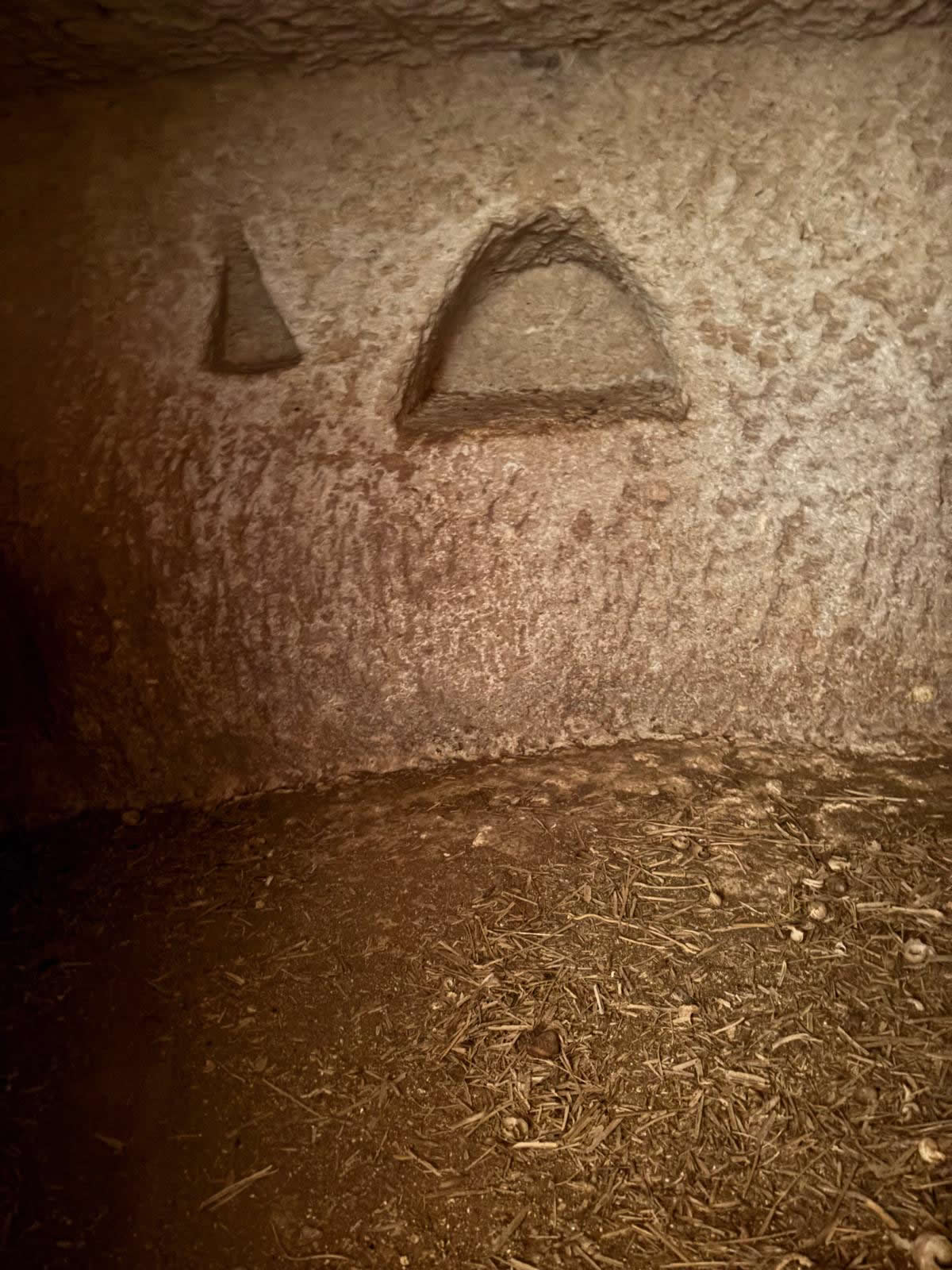 Magħlaq Rock-Cut Tombs (Ħabel l-Abjad), Qrendi