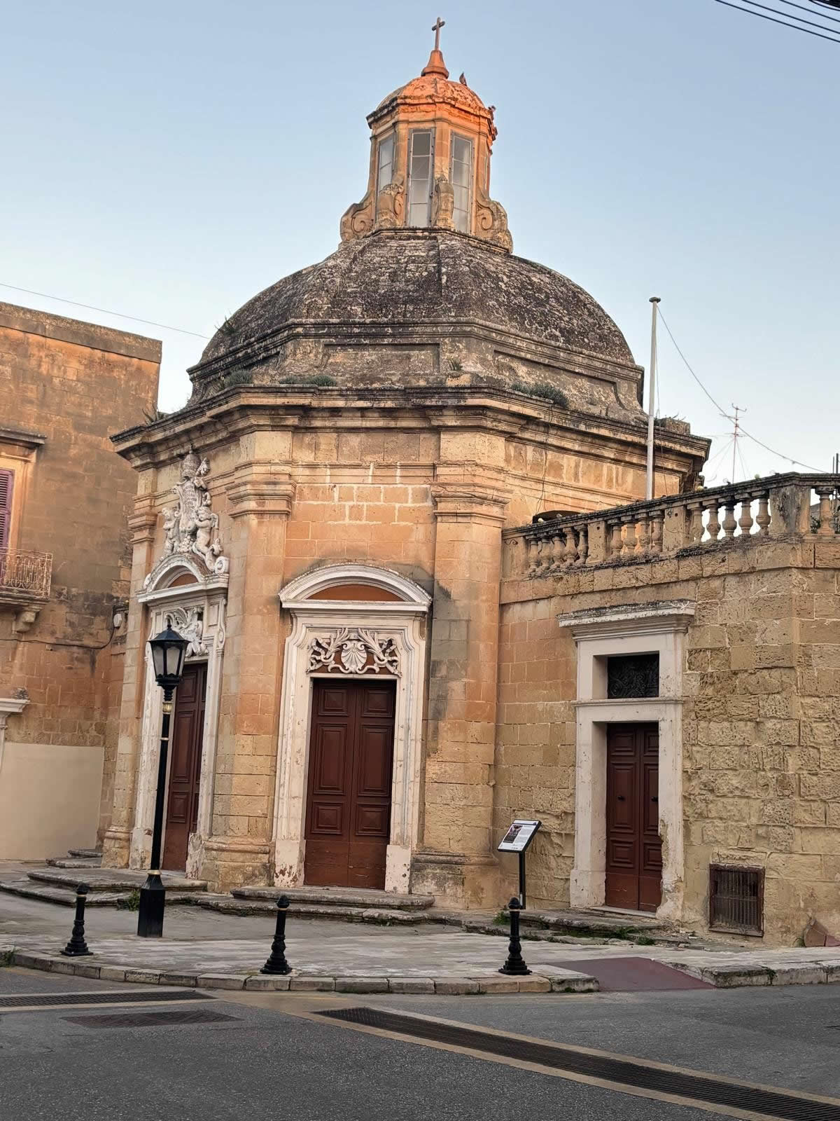 Il-knisja tal-Madonna tad-Duluri, Żebbuġ - exterior