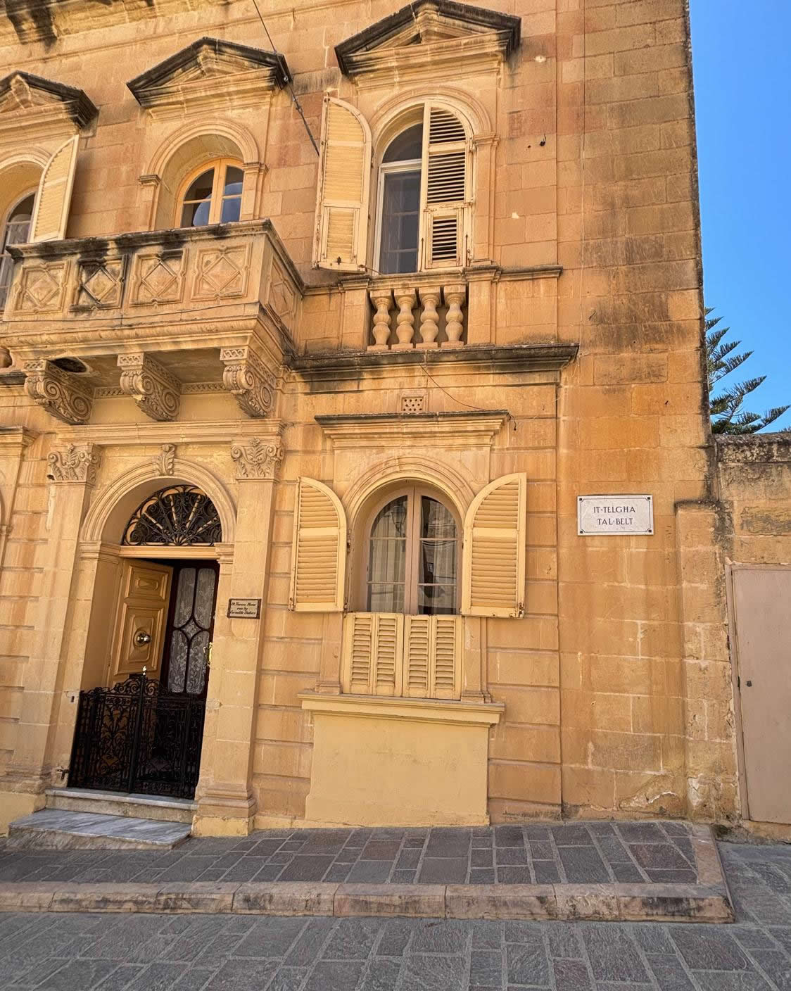 Dar tal-Karmelitani Victoria Gozo exterior