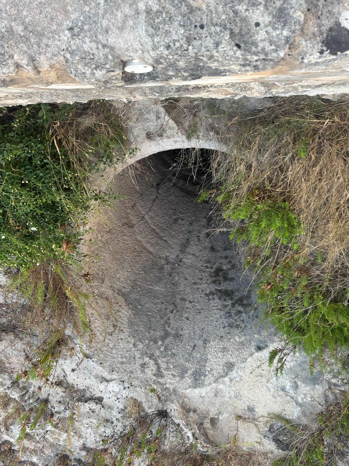 Profile study demonstrating how the interior rock mortar cavity opens adjacent to the fortified structures