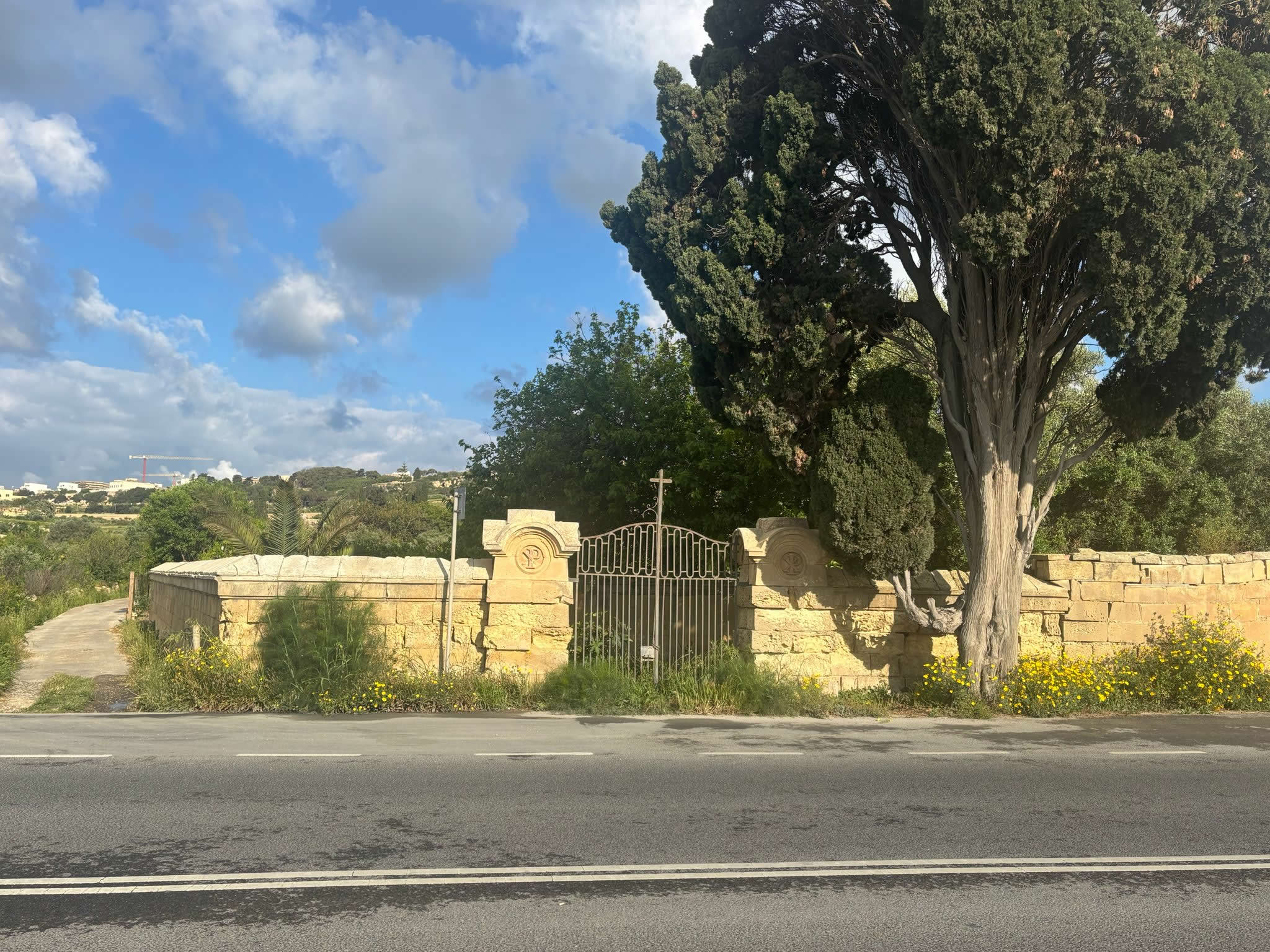 The front entrance gateway of Connaught Cemetery in Rabat