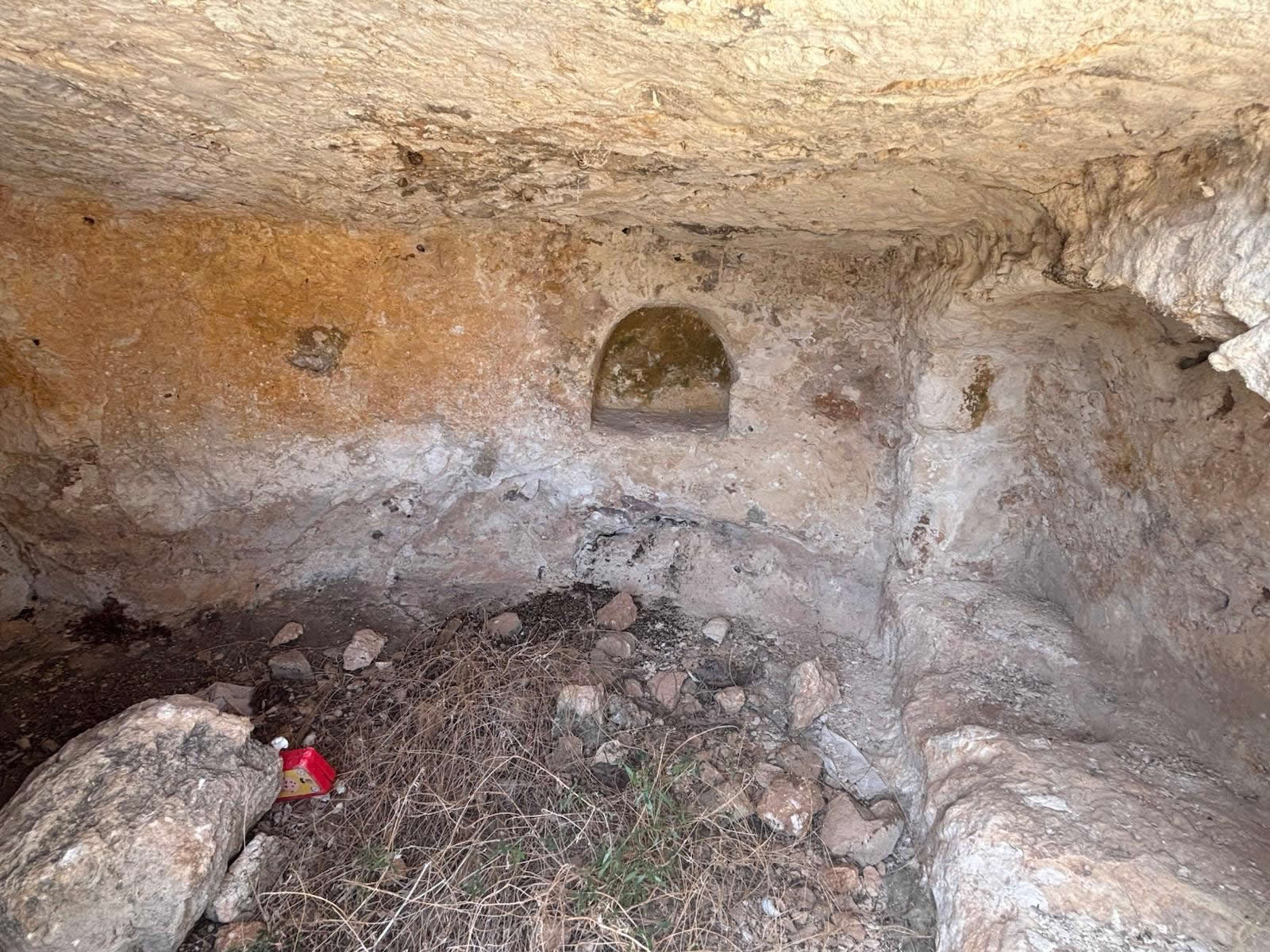 Oqbra Puniċi  near Selmun, Mellieħa