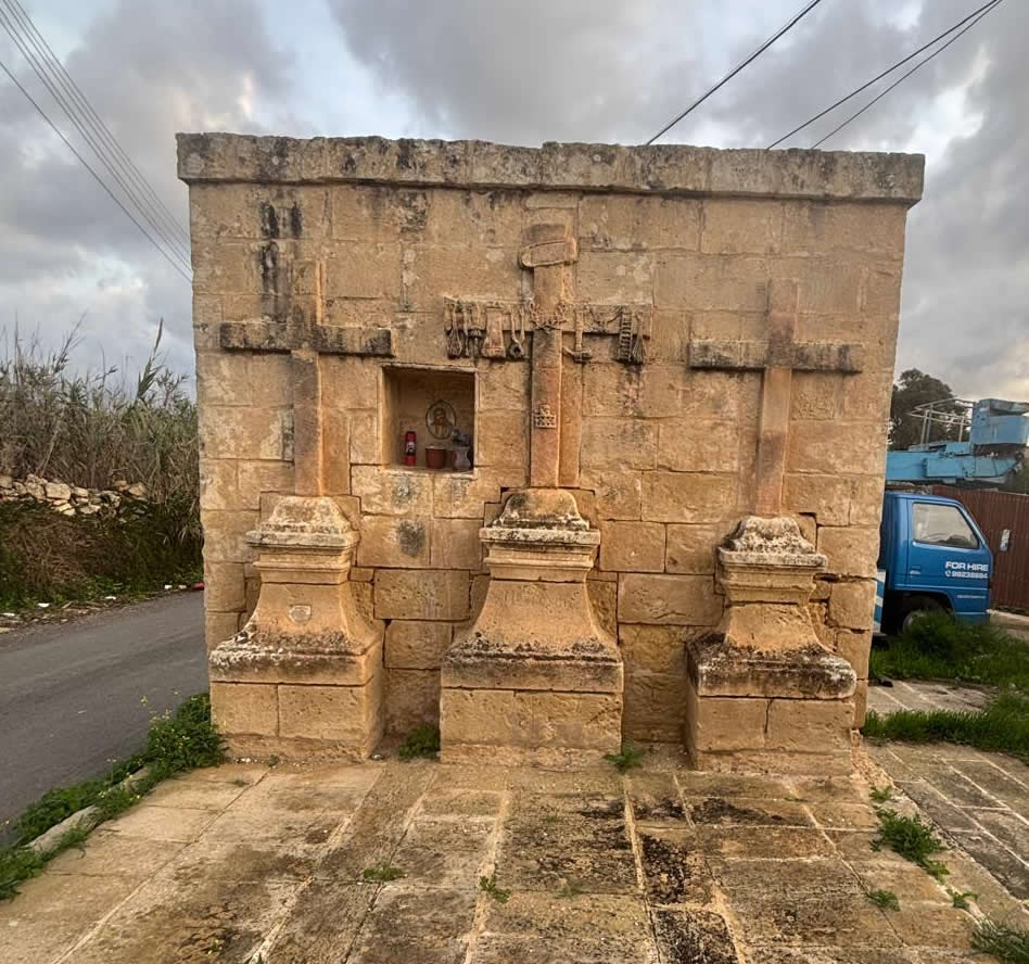 The Three Crosses (It-Tliet Slaleb), Marsaskala